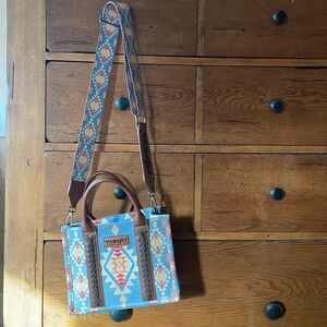 Wrangler women’s Aztec tote bag